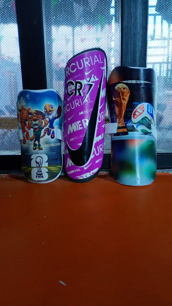 ESPINILLERAS DE FÚTBOL DISEÑO VARIADO