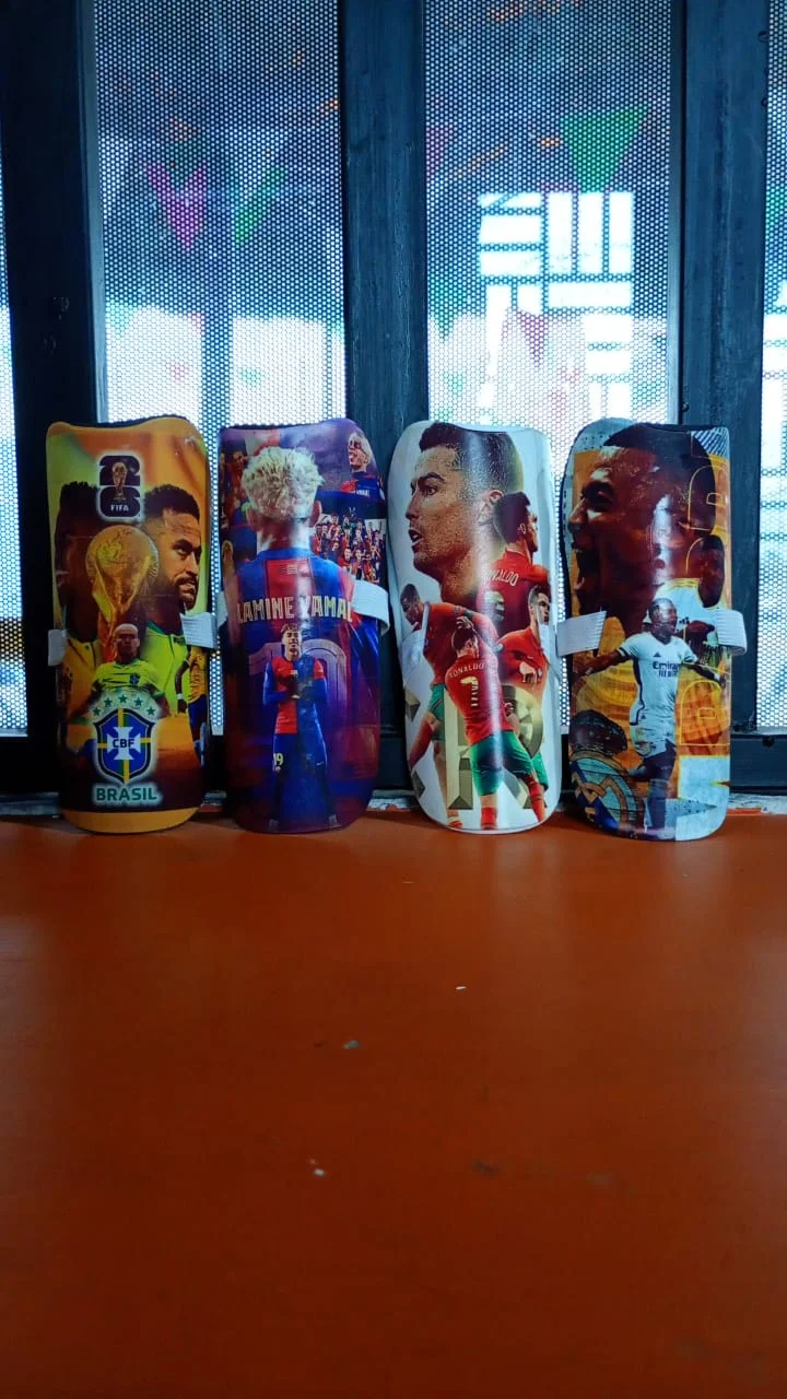 ESPINILLERAS DE FÚTBOL DISEÑO JUGADORES