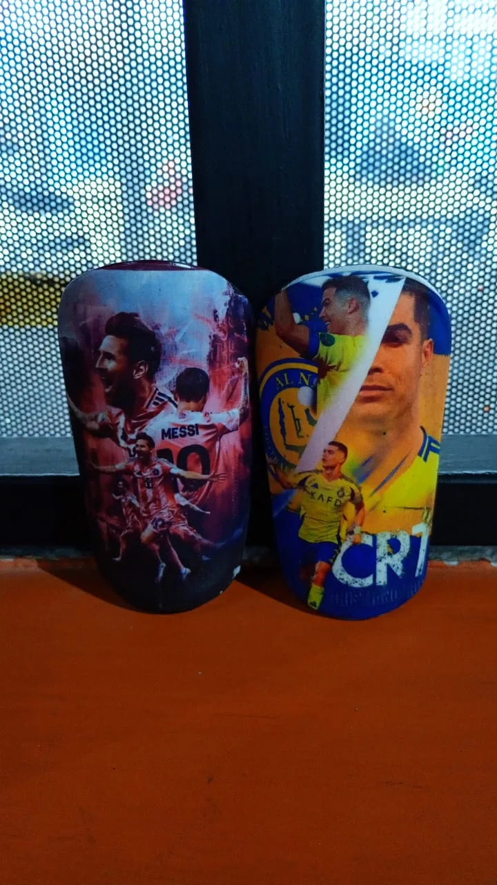 MINI ESPINILLERAS DE FÚTBOL DISEÑO JUGADORES