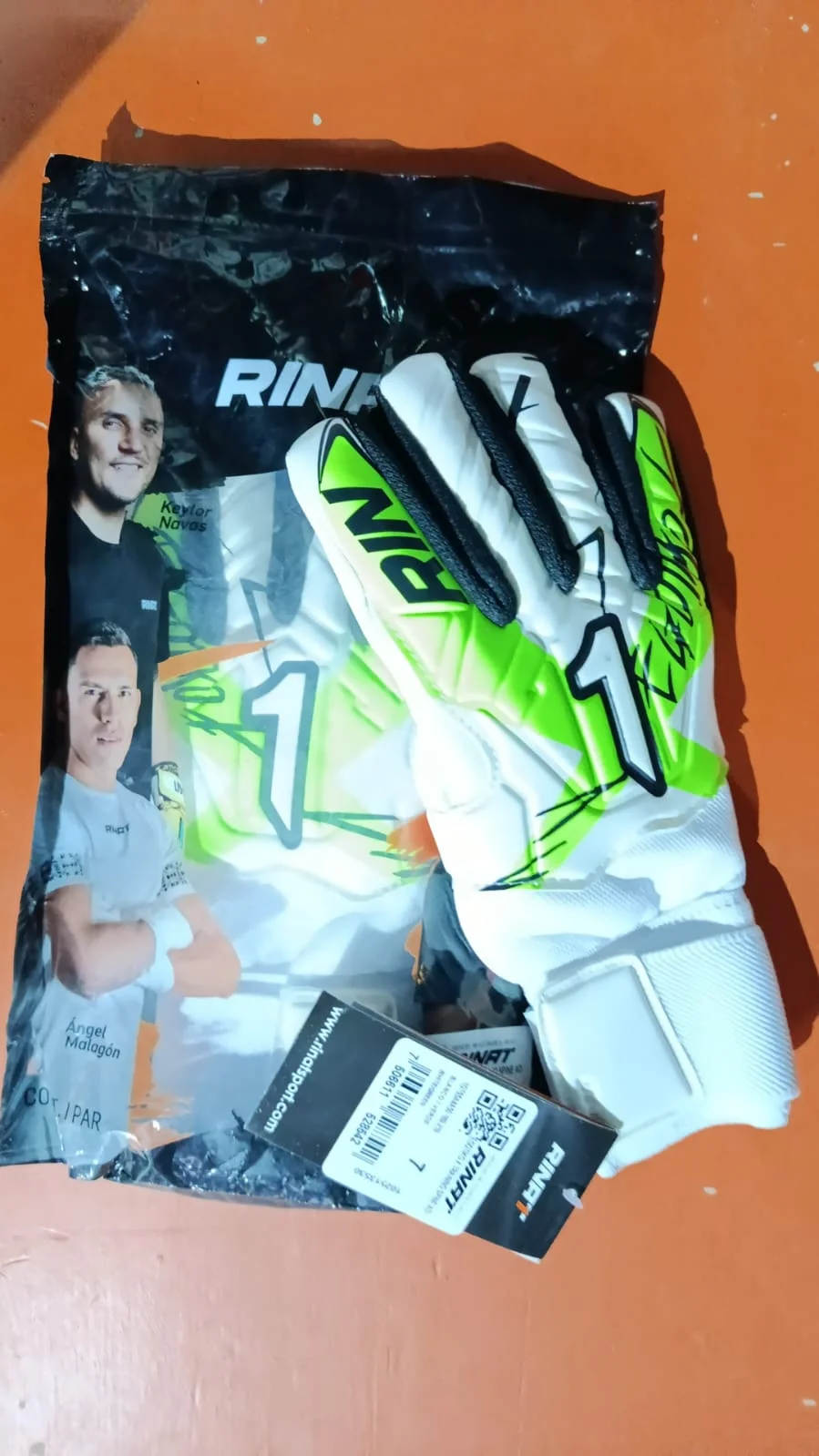 GUANTES DE PORTERO RINAT NRG WHITE GREEN